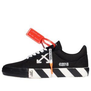 Off-White c/o Virgil Abloh